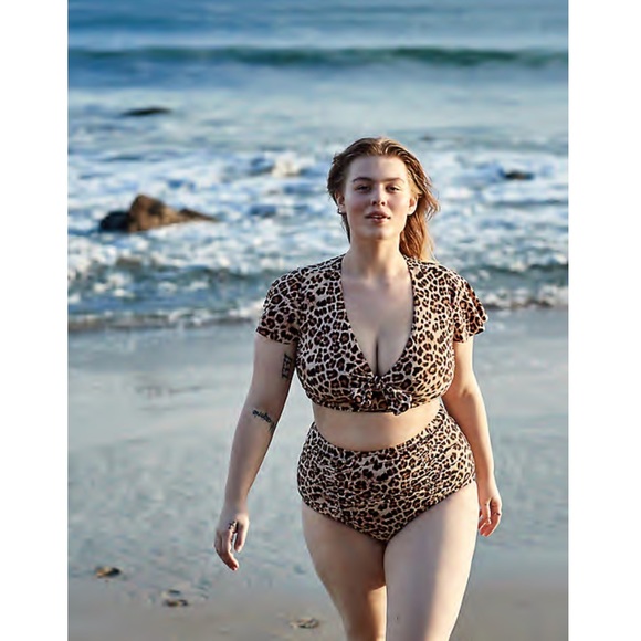 Last 1❗️Torrid Leopard swimsuit  bikini top only - Picture 5 of 10